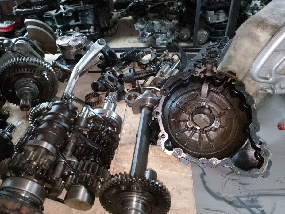 TRIUMPH SPRINT ST 1050 SILNIK wał skrzynia stator rozrusznik tłok tryb