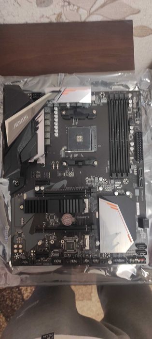 Материнська плата Aorus B450 Elite