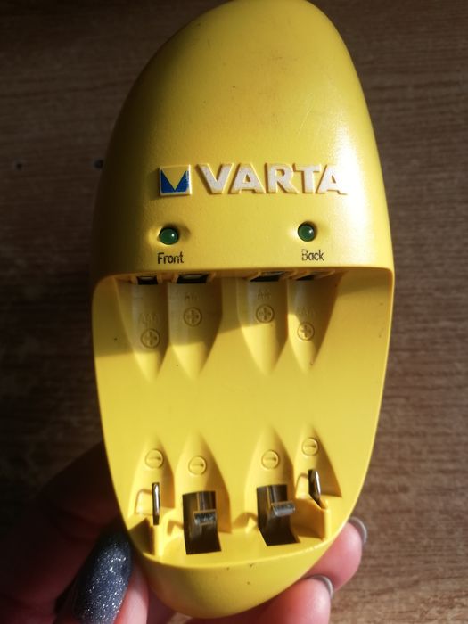 Зарядное устройство Varta