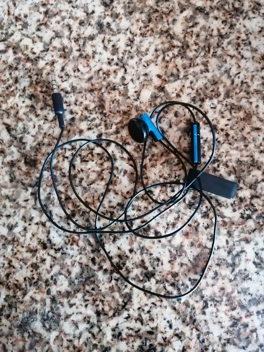 Câmara e auscultadores para ps4 como novos