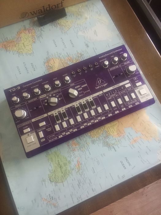 Behringer TD-3 GP fioletowy analog bass synthesizer