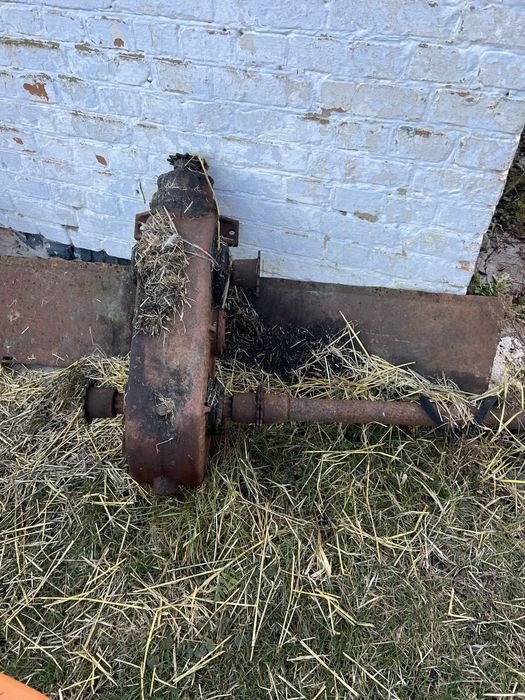 Гноєрозкидач прт7 під реставрацію