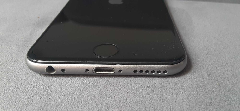 smartfon iPhone 1549 64Gb srebrny