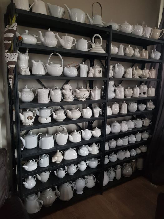 Декор для кафе, чайной, ресторана- коллекция белых чайников