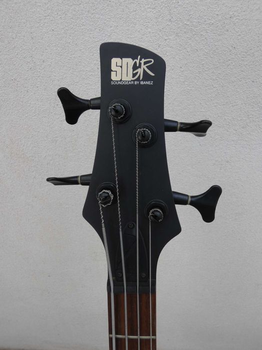 Baixo Eléctrico Ibanez SR600