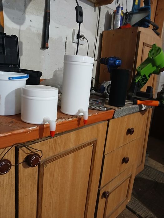 Продам поїлки  1.200-0.5 продам кормушки для кроликів 120 від і вище