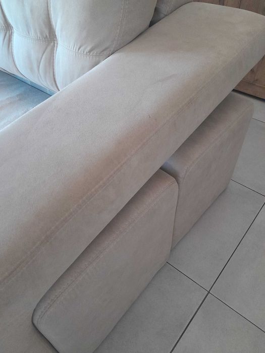Sofá bege de 3 lugares