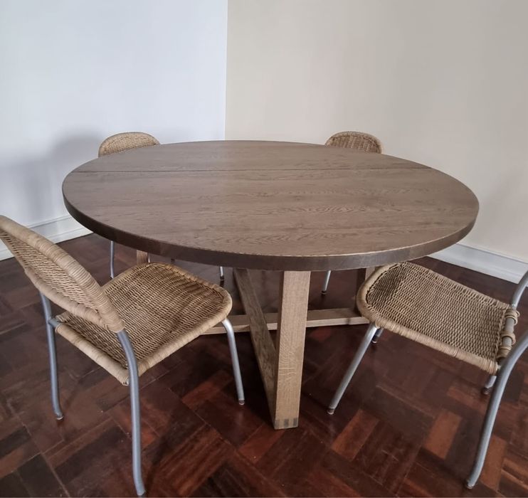 Mesa redonda 145cm diam, chapa de carvalho (Morbylanga)