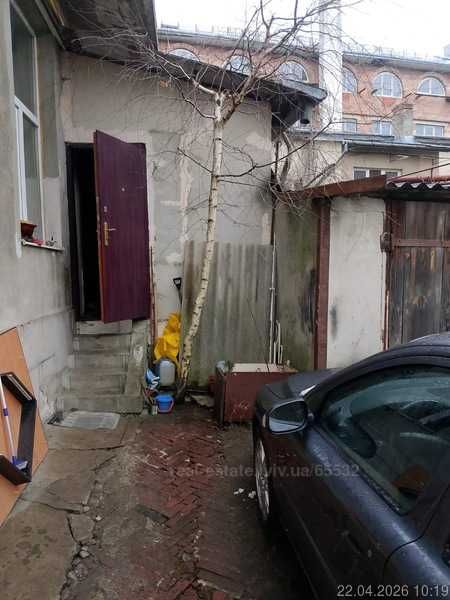 Продам 2х кімнатну квартиру в Центрі Львова по вул. Зелена. Австрійській будинок. 1 високий поверх, 50 м кв