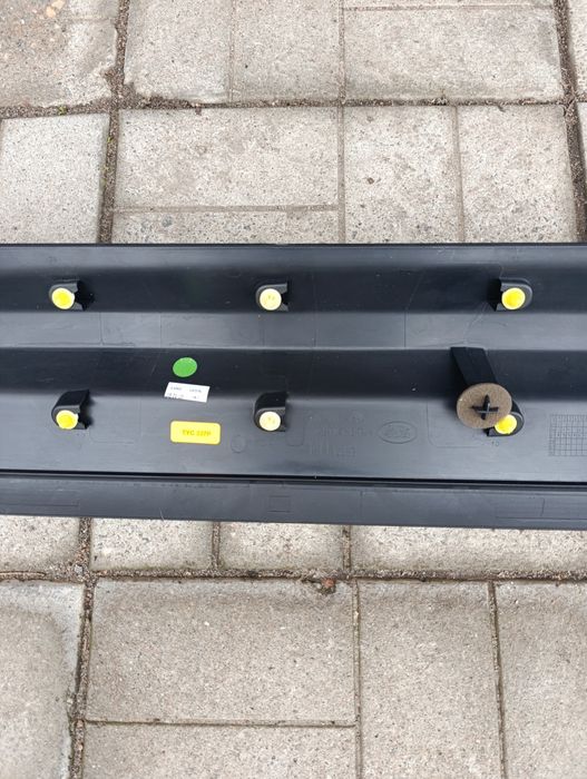 Продам наружний молдінг задньої правової двері Land Rover Freelander 2