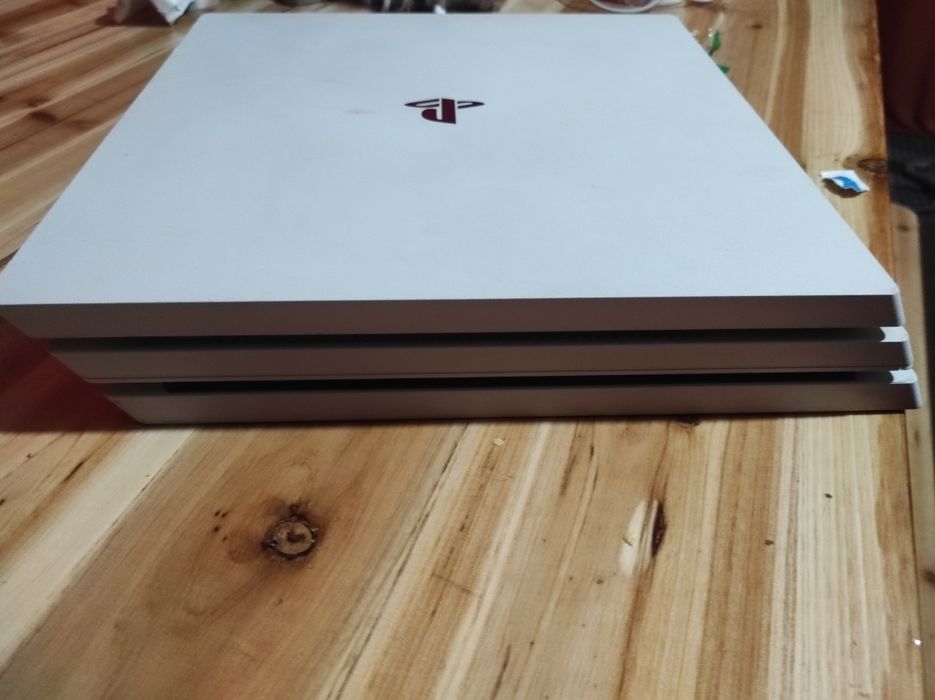 Negociável Vendo ou troc PS4 por PC portátil bom para jogos ou gamers