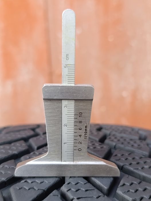 Шини 2шт - 235/55/19 BRIDGESTONE