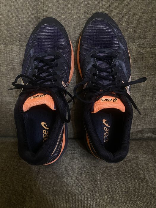 Кросівки ASICS. TGE2N б/у