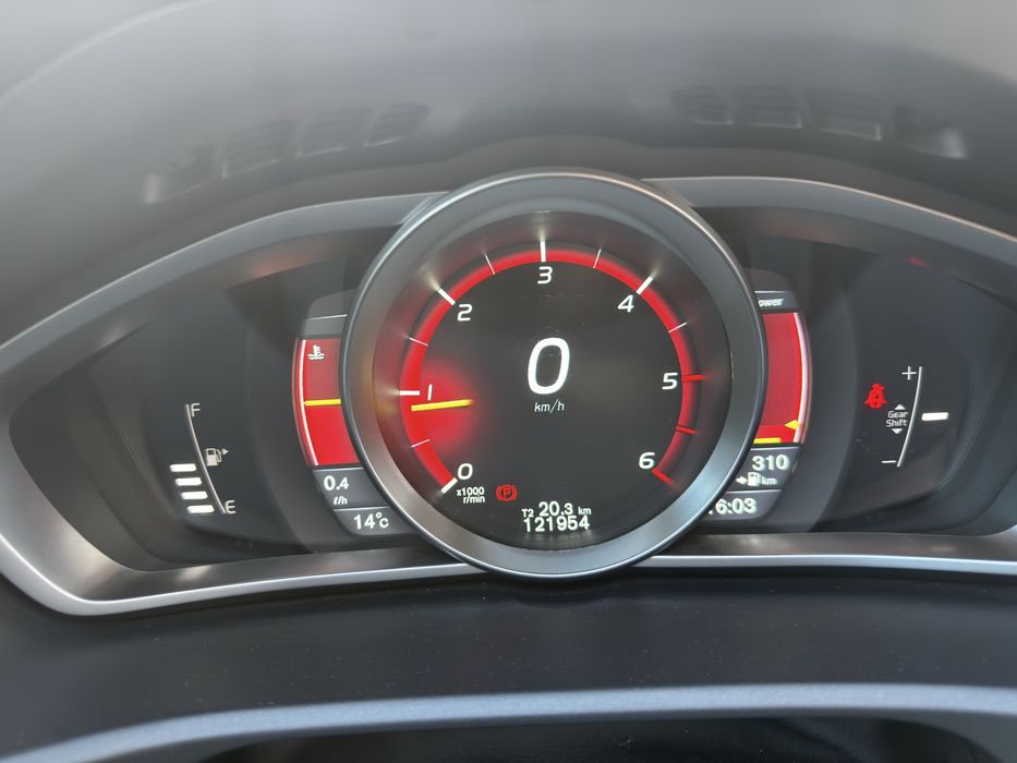 Volvo v40 122milkm