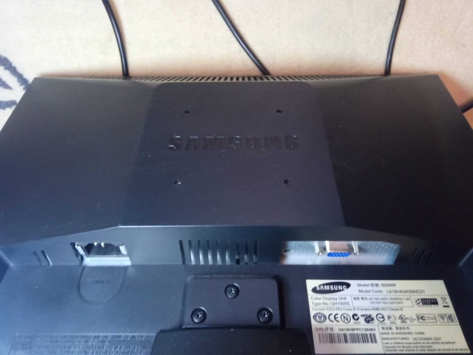 Monitor SAMSUNG 19 polegadas a funcionar443264655856117764