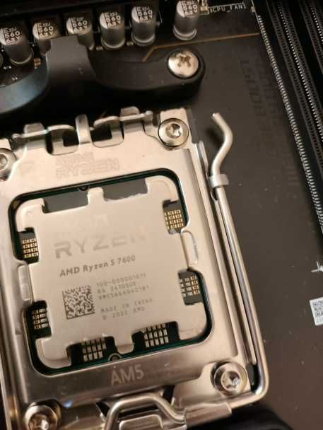 AMD Ryzen 5 7600