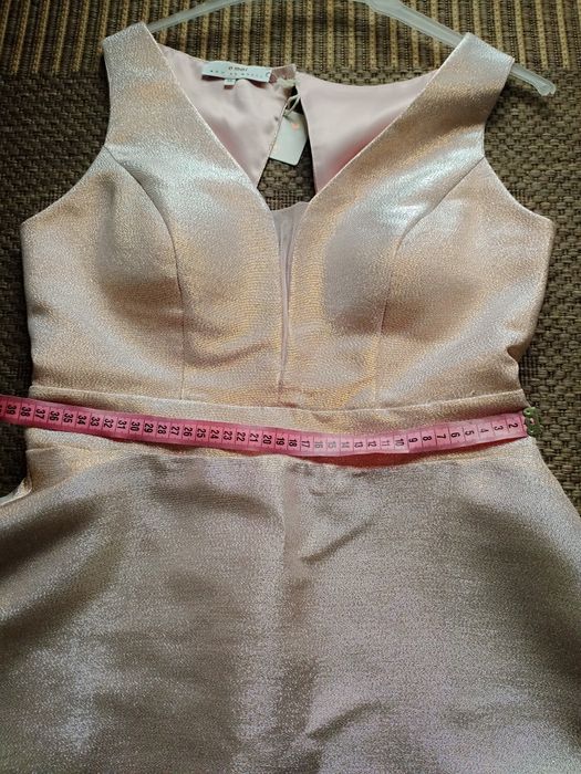 Святкова дуже гарна сукня+ шарф!