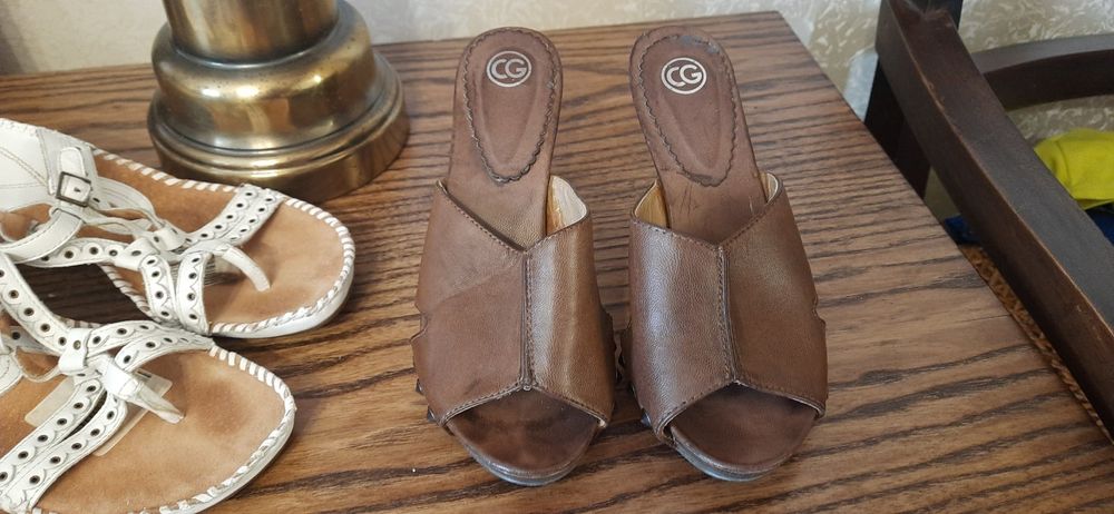 Шльопанці жіночі