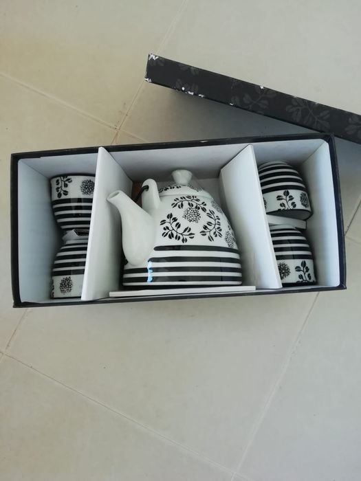 Conjunto de chá de 5 peças (bule+chávenas) loja Gato Preto