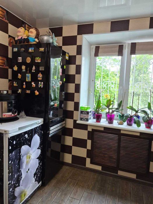 Продам 3 кімн. квартиру з КАПІТАЛЬНИМ РЕМОНТОМ. 2/9 цегл. 60000