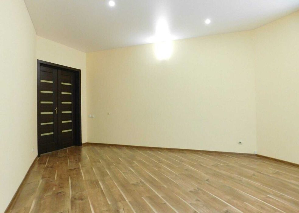 Продається 3-кімнатна квартира з ремонтом на Поділлі