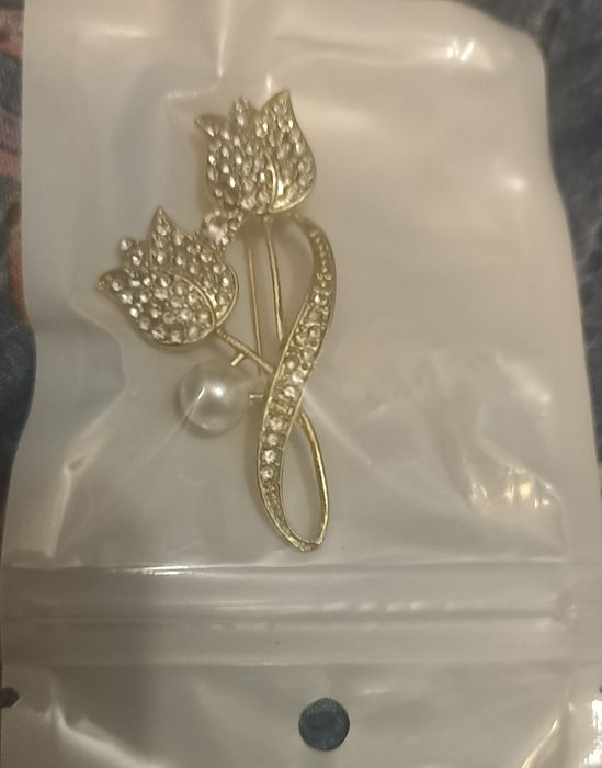 Broszka tulipany nowa.