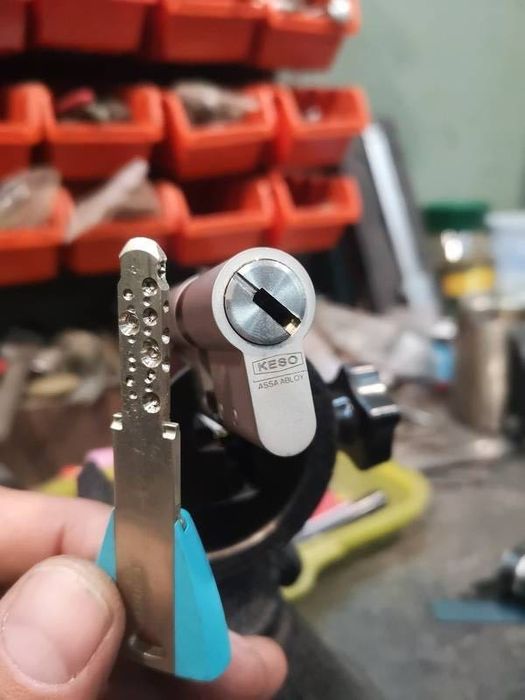 БУДУ ЗА 20 ХВИЛИН‼️ Відкриття дверей Київ майстром з великим досвідом