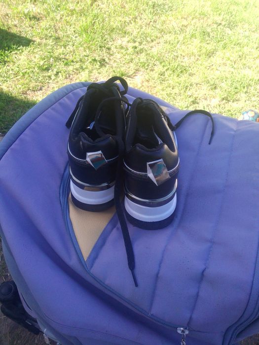 Кросівки жіночі гучі