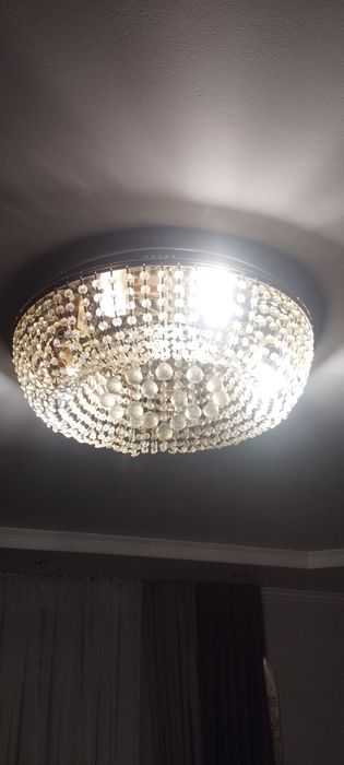 Продається кришталева люстра світильник