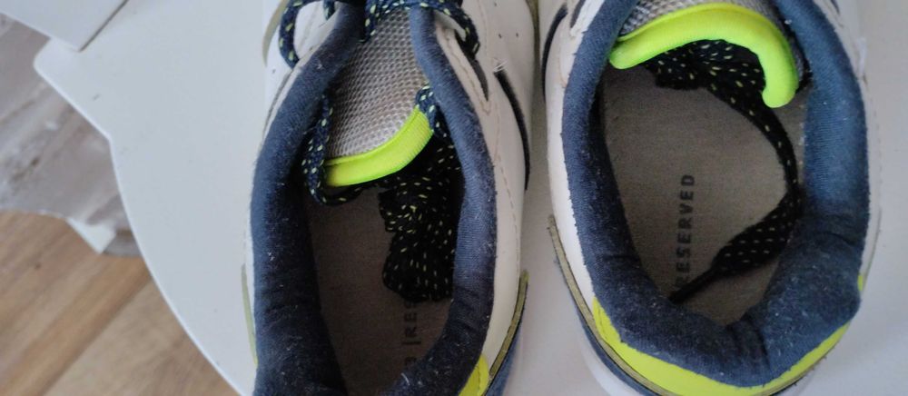 Buty sportowe adidasy dla chłopca białe r.33 Reserved