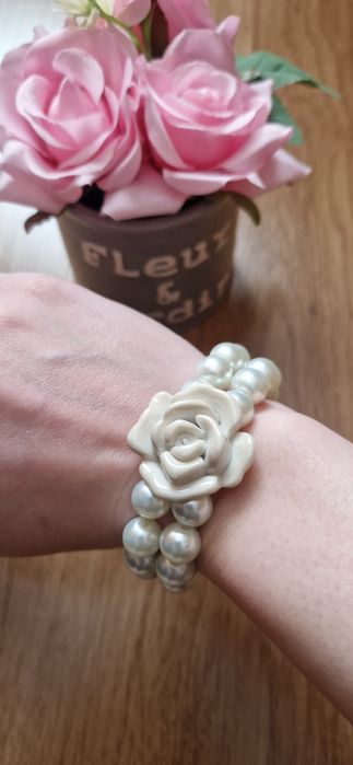 Bransoletka perły, różyczka