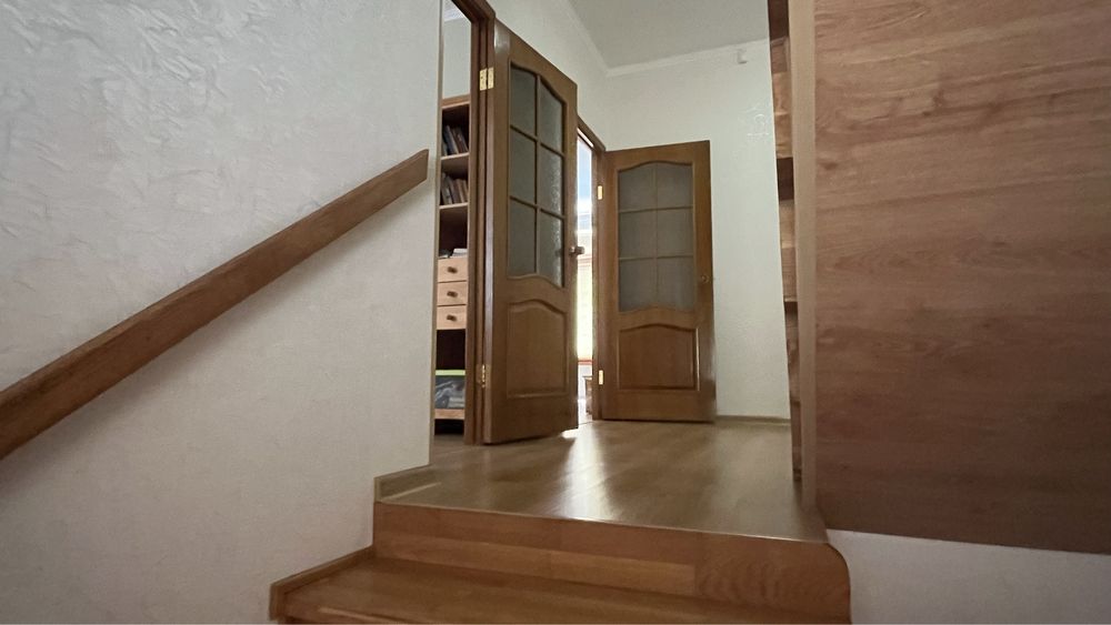 Будинок на березі річки