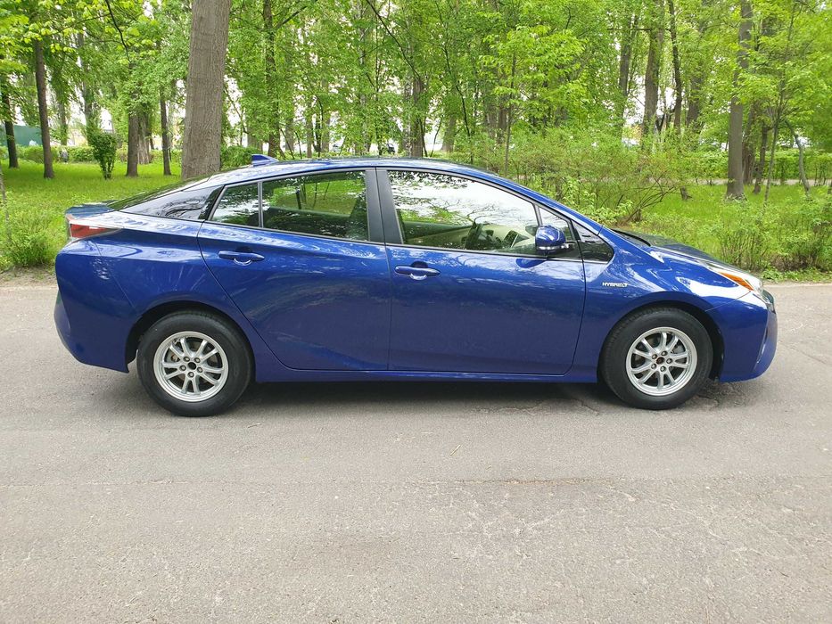 Оренда авто Toyota Prius 50 Hybrid 2017.  Ліцензія таксі.