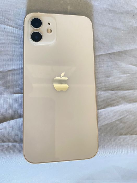 Iphone 12. Bateria 97%