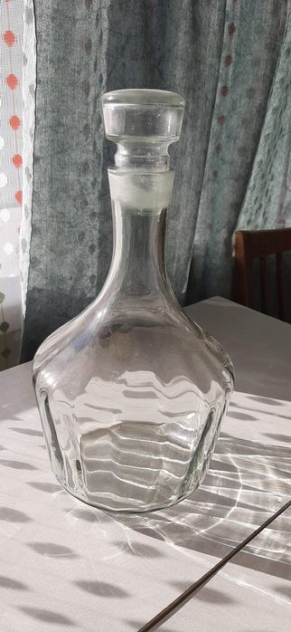 Стеклянный графин