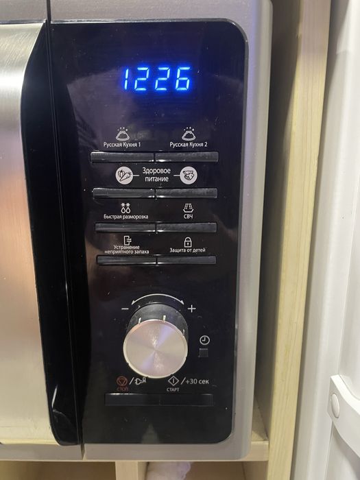 Мікрохвильова піч SAMSUNG