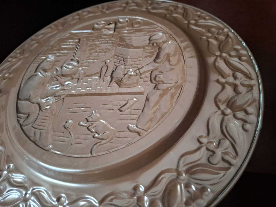 Vintage decorative plate64729962801537127
