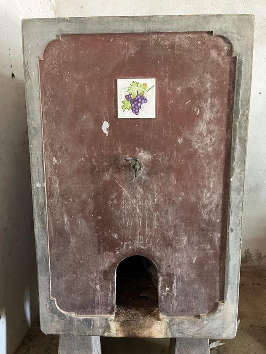 Depósito em cimento para vinho