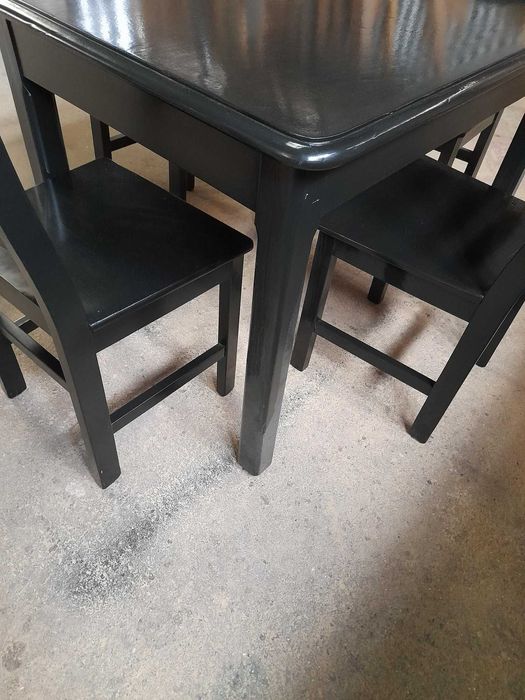 Table and Four Chairs64729970336386121