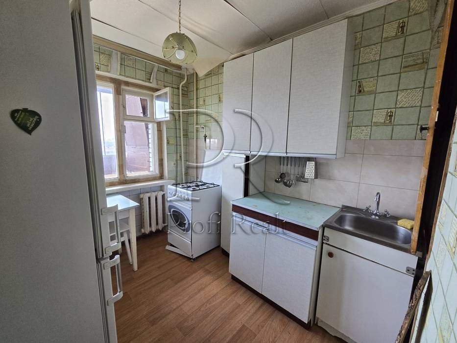 Продаж 1 кімн. квартири біля метро вулиця Юрія Глушка 9А