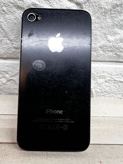 Продам IPhone 4s на айклауді