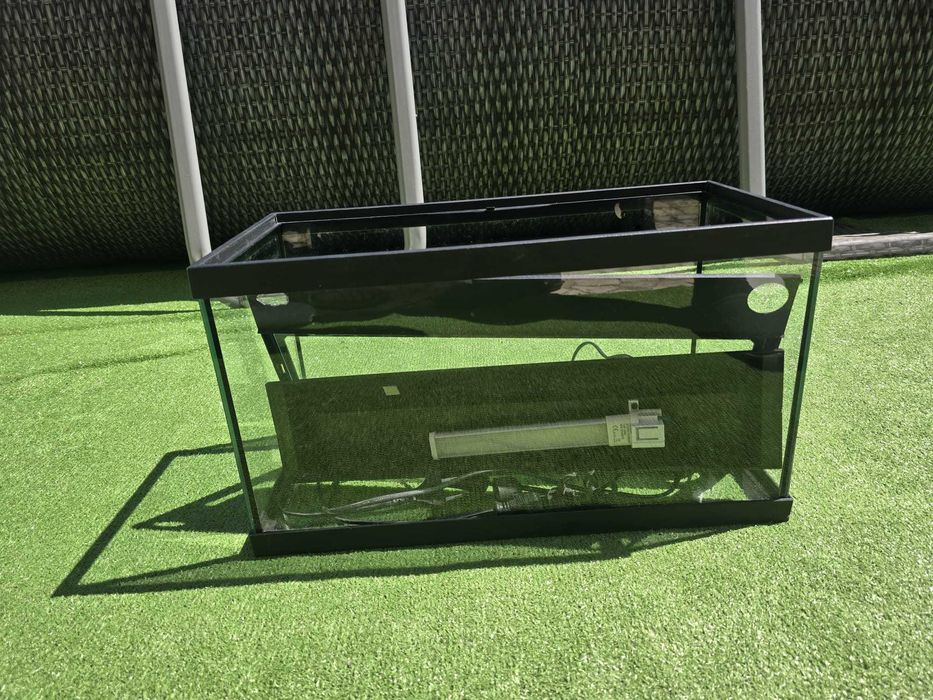 Aquário com luz e motor usado em bom estado