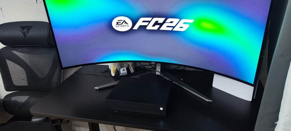 Xbox One X (como nova com FC26 instalado)