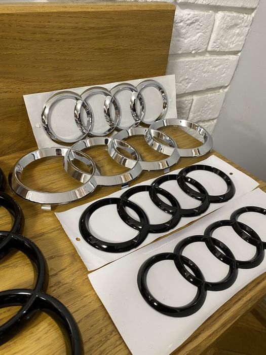 Емблема, значок на решетку радиатора / багажник AUDI, Ауди