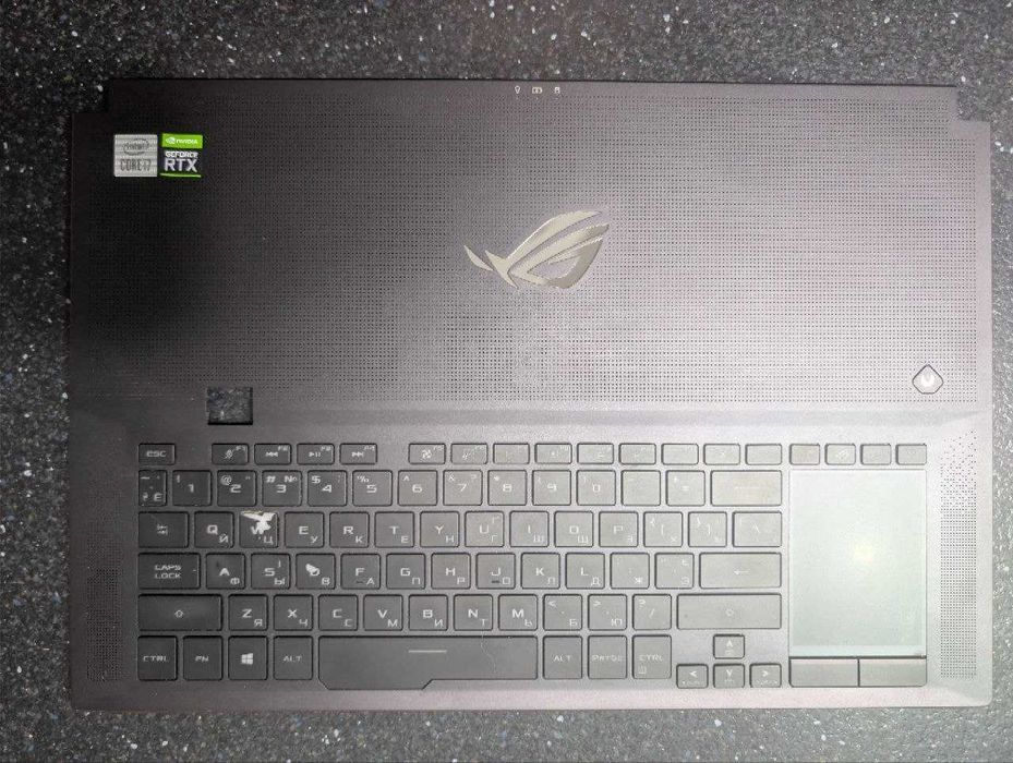 Asus ROG Zephyrus S GX701 Палмрест (palmrest)  топкейс с нюансами