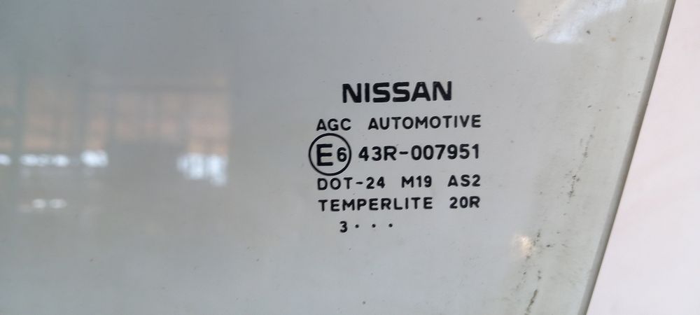 Vidro porta frente esquerda NISSAN Juke (F15)