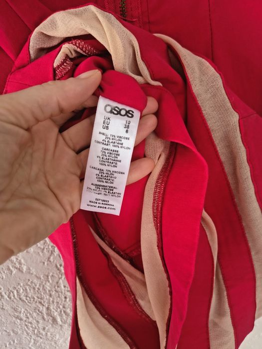 Czerwona sukienka elastyczna, wycięte plecy, Asos , XS