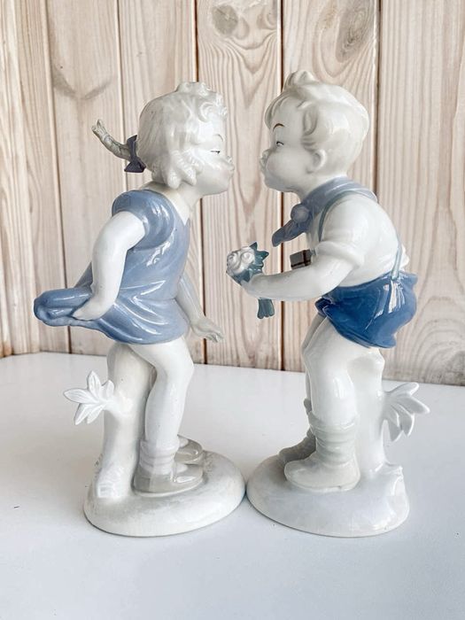 Статуэтка фарфоровая Дети