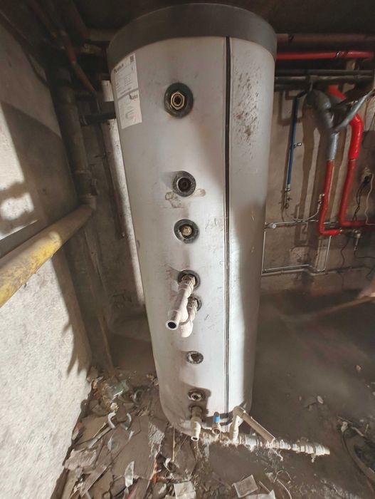 Sprzedam zbiornik na wodę z osprzętem