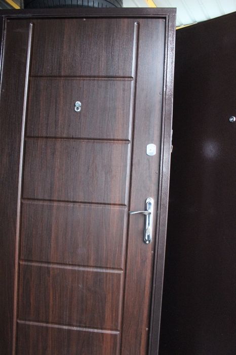 Двери металлические входные бронированные б/у